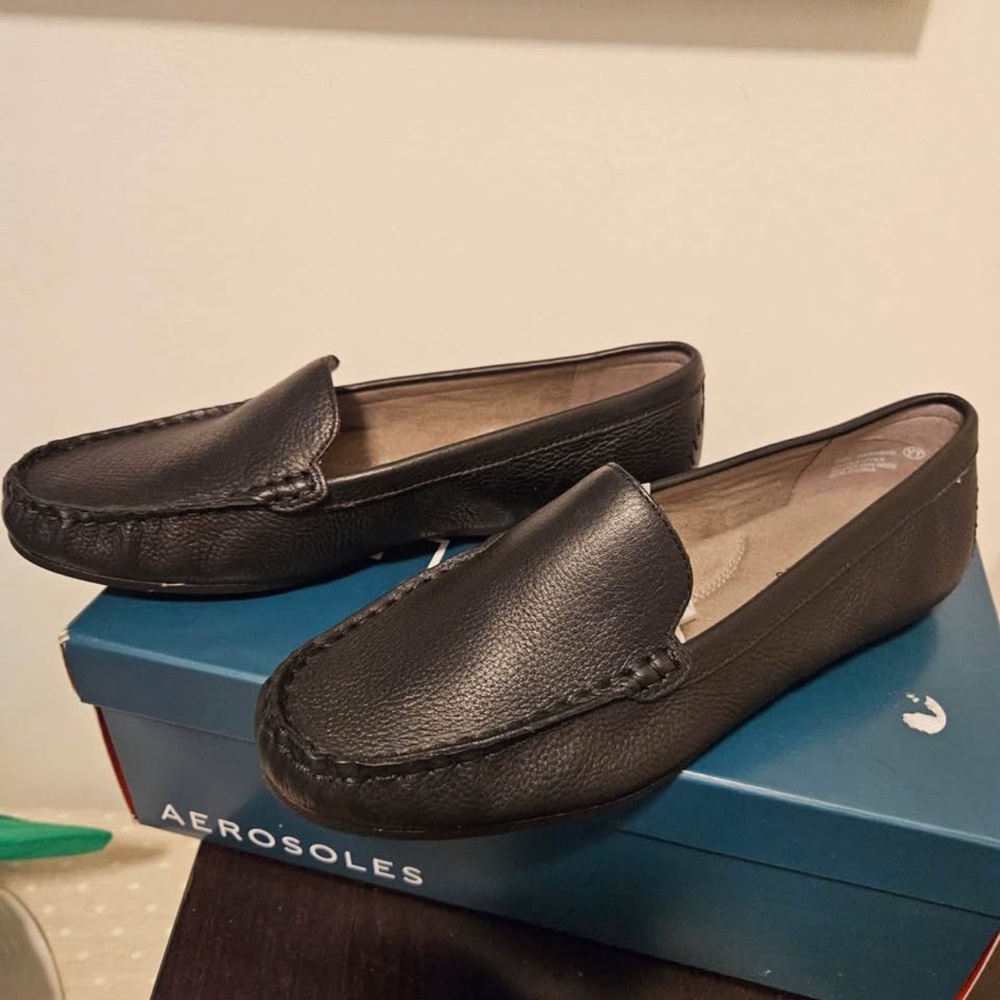 AEROSOLES Women's Classic Black Loafers